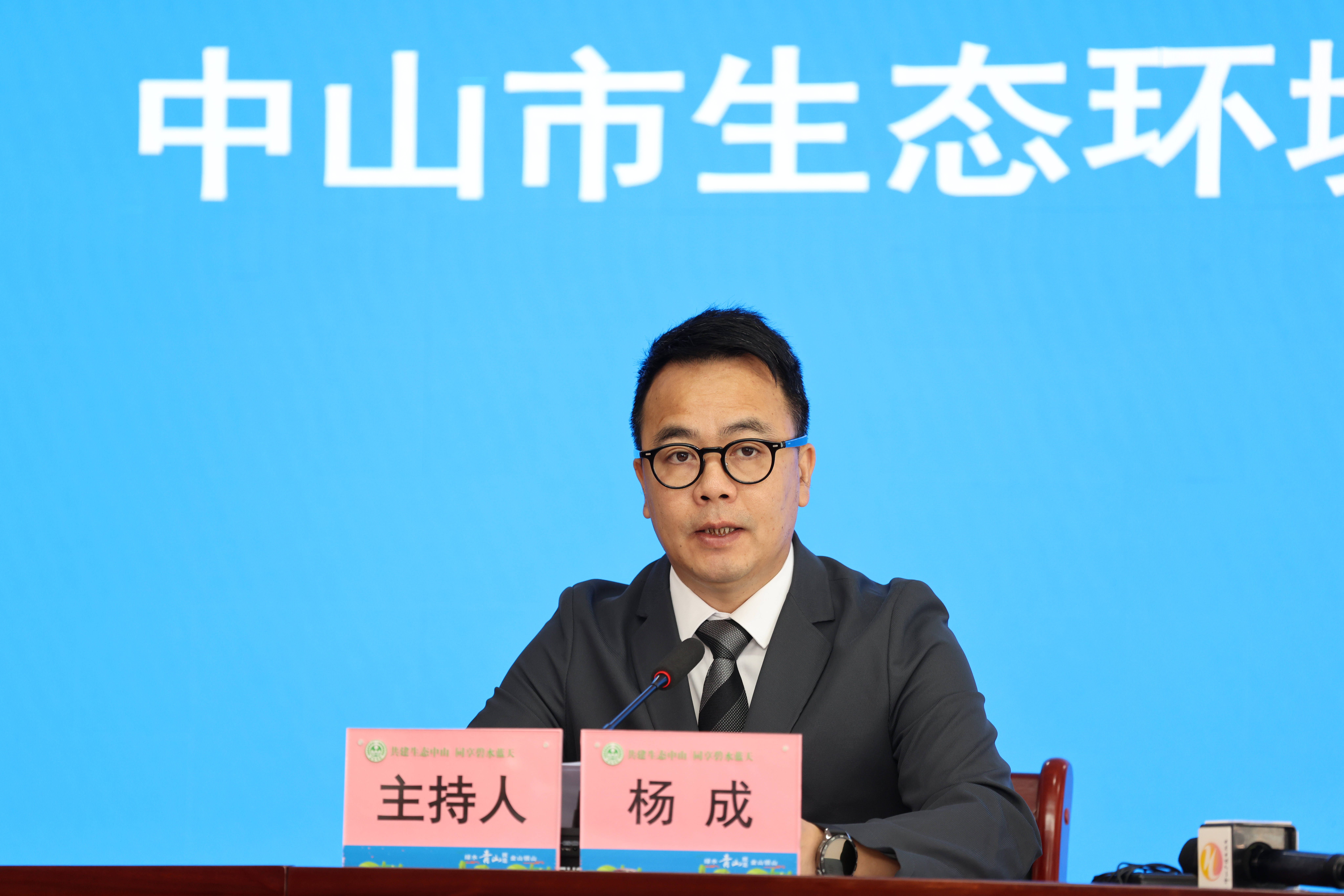 杨局.jpg